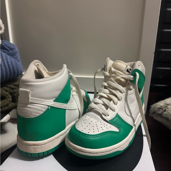 Nike Kids Green and White Sneakers - Picture 2 of 2